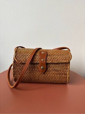 Bali Woven Straw Crossbody Bag in classic tan - super cute! Great texture add